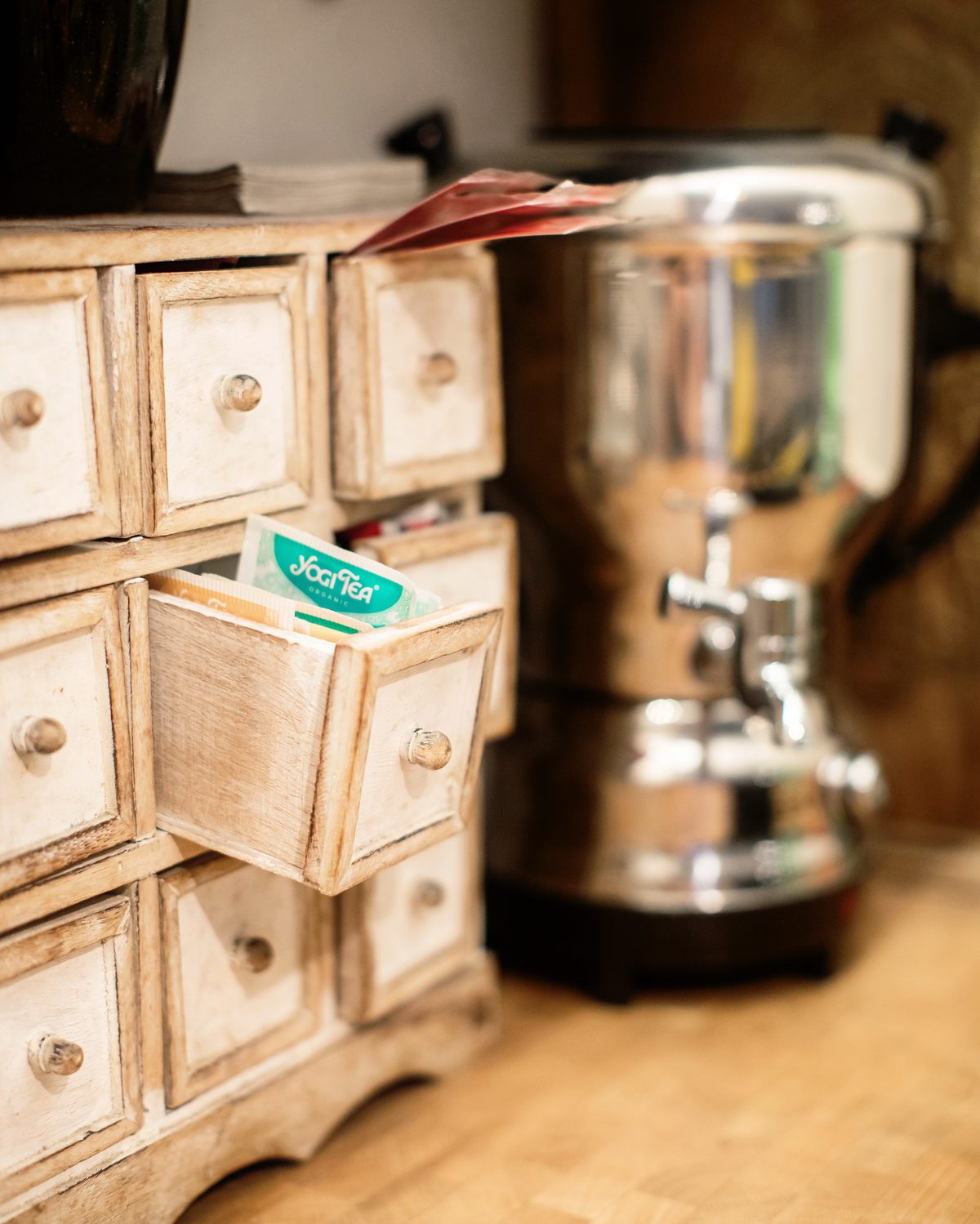 Good Karma Club Bensberg – Tee-Ecke mit liebevollen Details